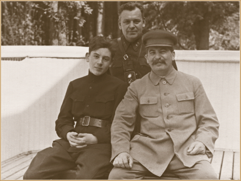 И.В. Сталин с сыном Василием и Н.С. Власиком на террасе Ближней дачи..gif